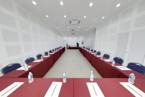 Country-Hotel-Event-Space-Meeting-Setup-2front-View