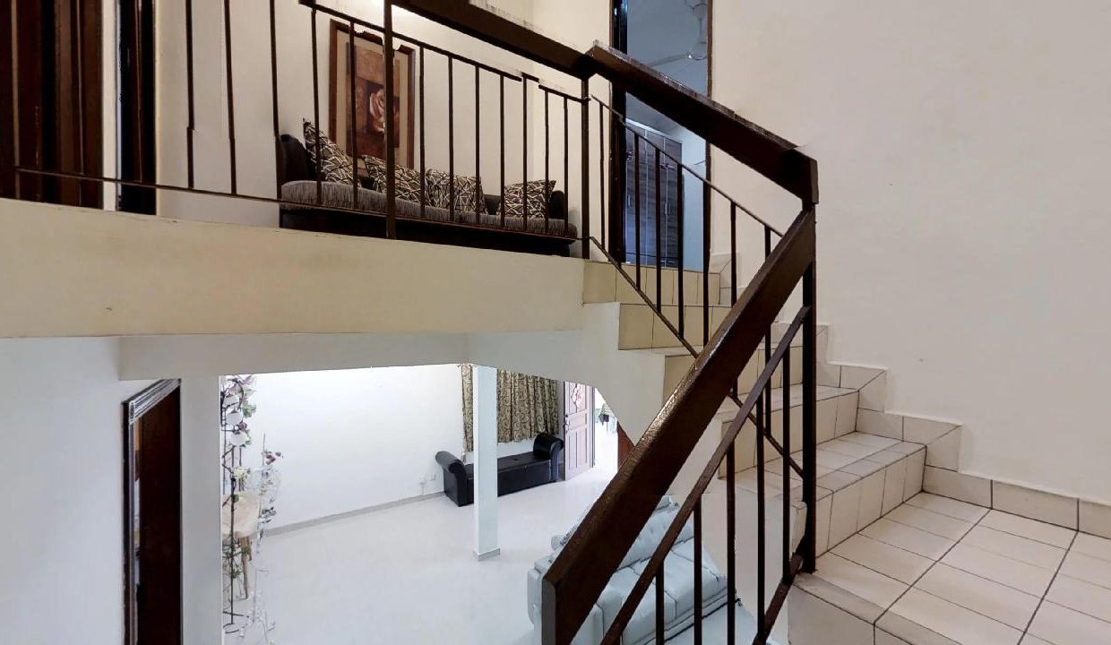 Yins-Court-Party-House-Home-Stay-Staircase